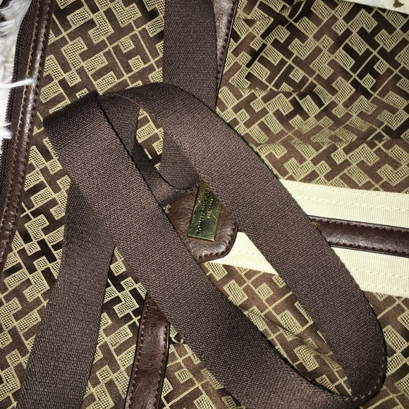 Tommy Hilfiger crossbody! EUC! - Picture 5 of 6